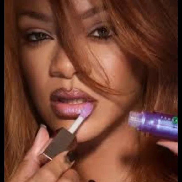 Fenty Beauty x Smurfs Gloss Bomb Keychain - Picture 3 of 11